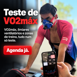 Teste de VO₂máx com ciclista a pedalar numa bicicleta indoor e máscara de análise respiratória